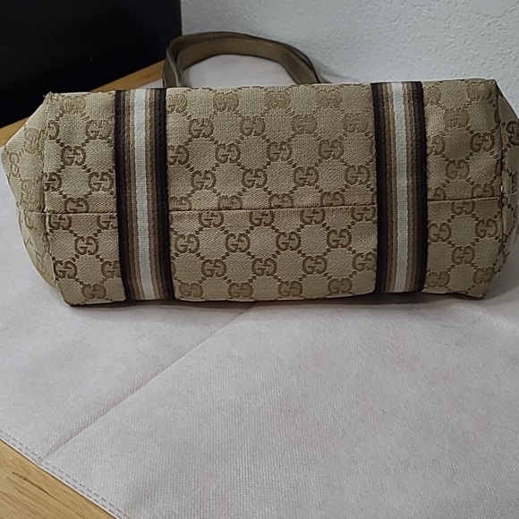 AUTHENTIC GUCCI mini tote! ๐
Great used condition. - Picture 6 of 15